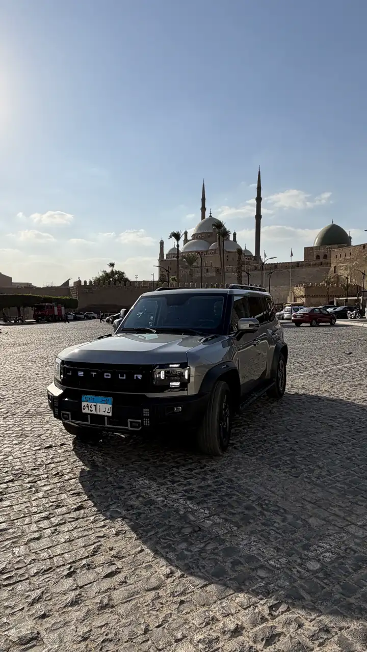 Jetour T2 devant la mosquée Mohamed Ali